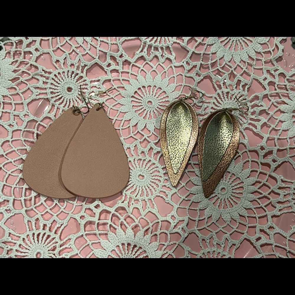 Plunder leather earrings